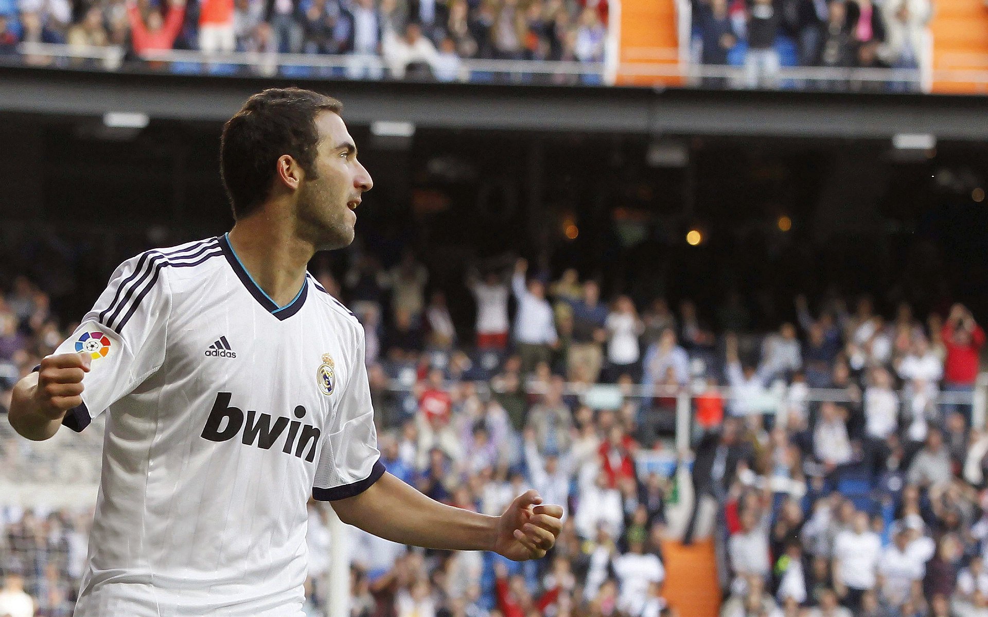 kaiyun sports-球场上的感人瞬间：队友互助的暖心时刻，球场上的友谊作文